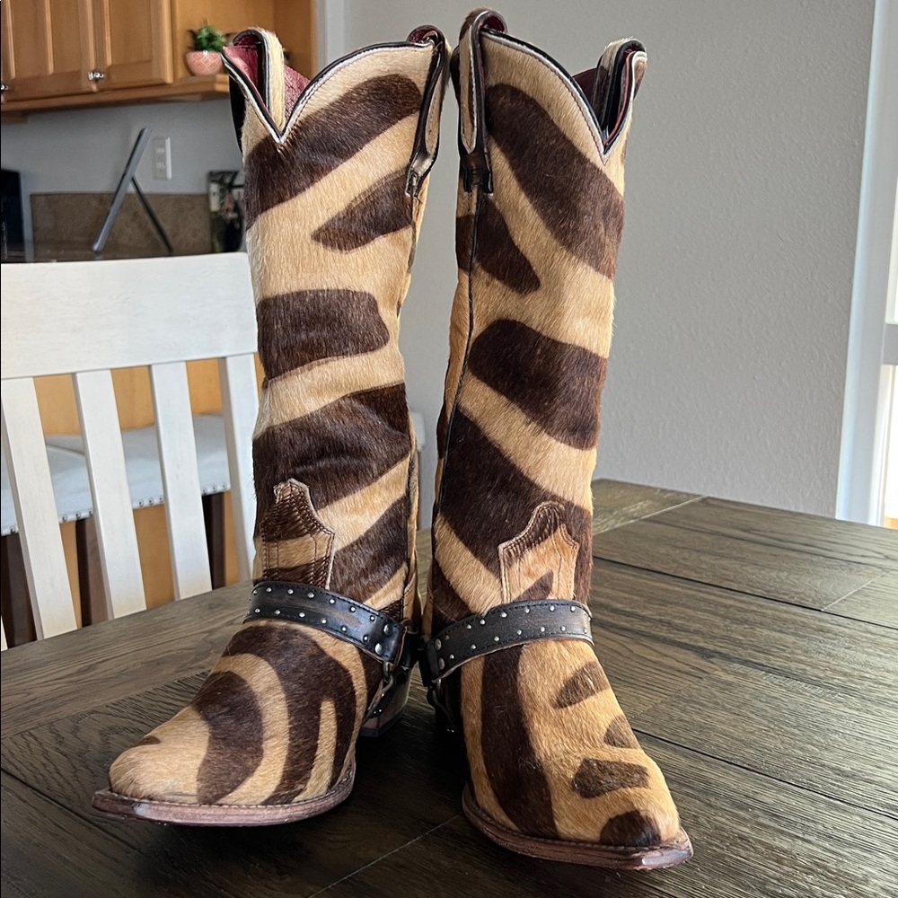 🐎 Freebird by Steven Lusitano Zebra Print Boots – Size 9